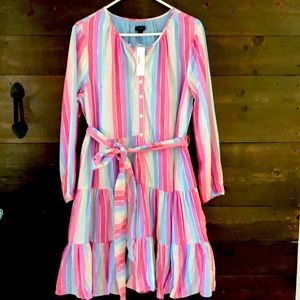 Beautiful dress, really light for summer and fall.